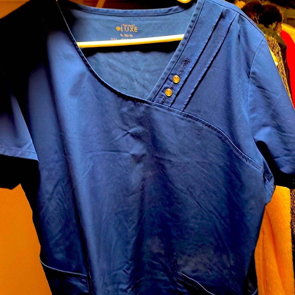 Luxw scrub top